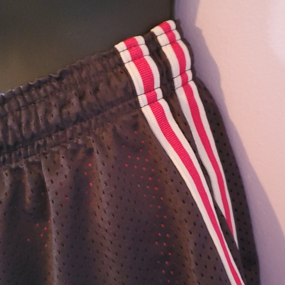 Nike pro pink and black shorts - Picture 7 of 10